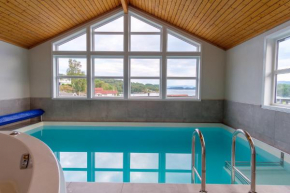 Sea and mountain views, swimming pool, sauna, hot tub and boat rental